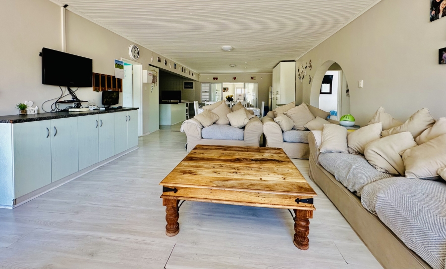 4 Bedroom Property for Sale in Perlemoenbaai Western Cape